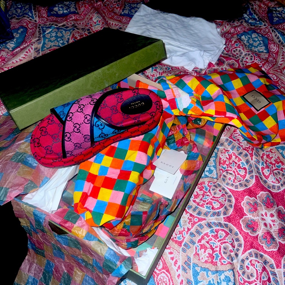 Gucci size37 slides